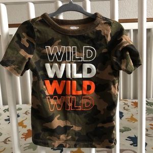 Camo print boys graphic Tee - EUC